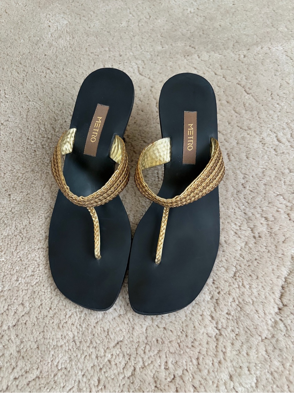 Metro Black/gold Kholapuri Thong Heel Sandals with Braided Gold Straps size 4